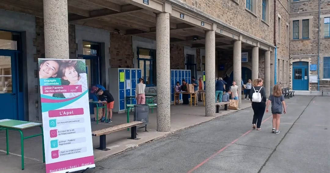 LAPEL se mobilise ce samedi matin 31 Aout pour la distribution des kits fournitures aupres des familles de 6e de 5e et de 4e. Bientot la rentree pour nos collegiens @apel saintmagloire